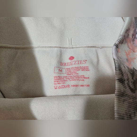 Breezies Cropped Leggings - Picture 8 of 8